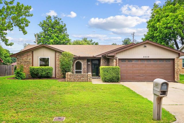 3529 Kelvin Avenue, Fort Worth, TX 76133