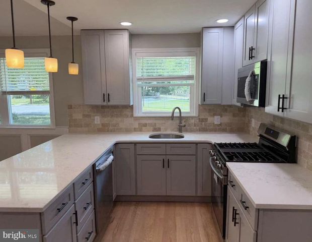 14 VASSAR AVE, Somerdale, NJ 08083