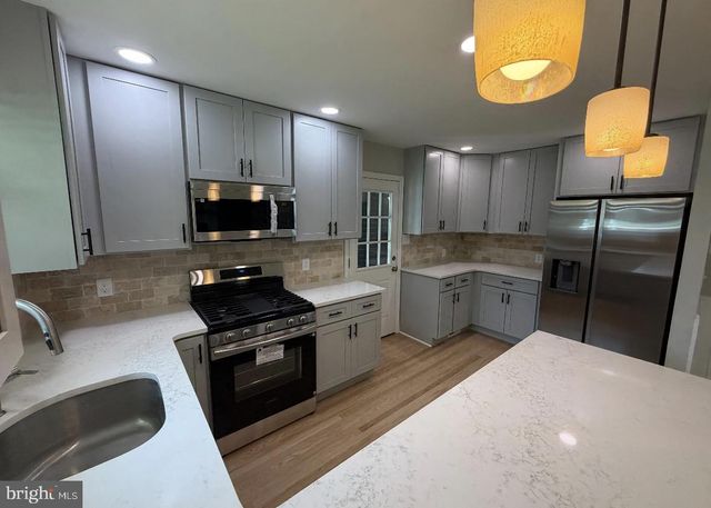 14 VASSAR AVE, Somerdale, NJ 08083
