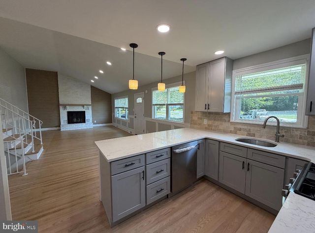14 VASSAR AVE, Somerdale, NJ 08083