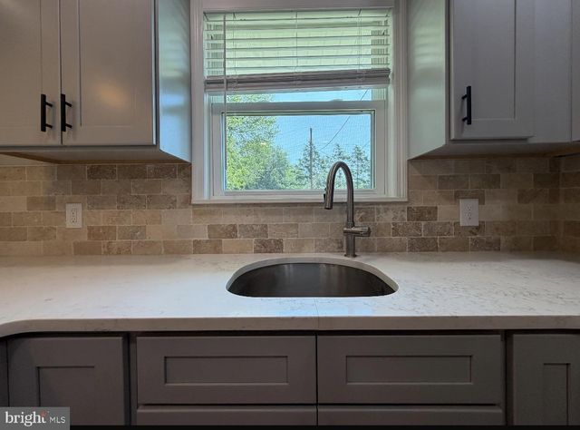 14 VASSAR AVE, Somerdale, NJ 08083