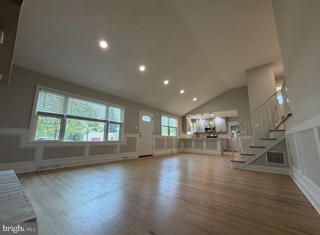 14 VASSAR AVE, Somerdale, NJ 08083