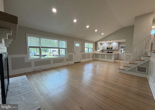 14 VASSAR AVE, Somerdale, NJ 08083