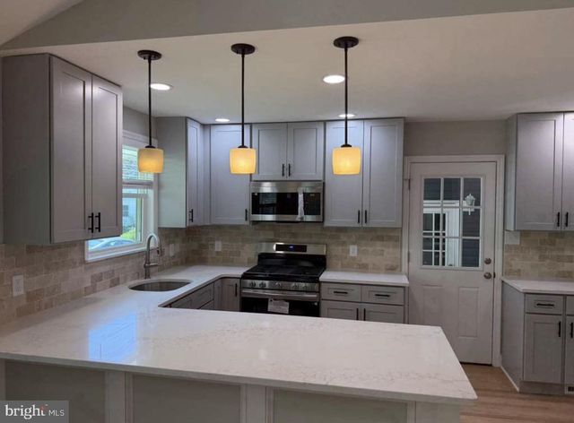 14 VASSAR AVE, Somerdale, NJ 08083