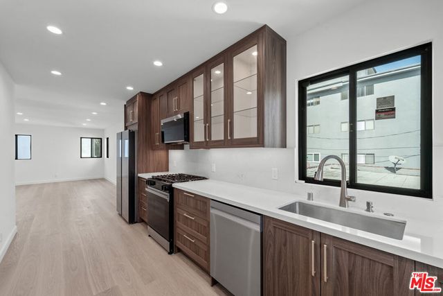 160 N Almont Drive A, Beverly Hills, CA 90211