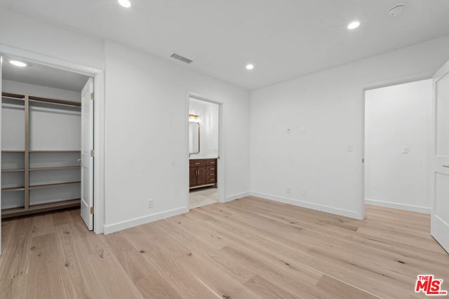 160 N Almont Drive A, Beverly Hills, CA 90211