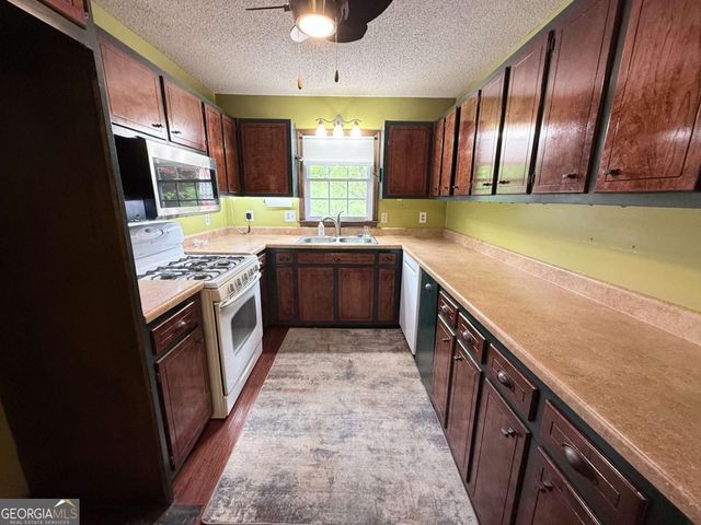 3033 Riviera Drive NW, Conyers, GA 30012