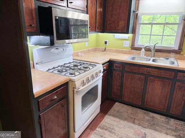 3033 Riviera Drive NW, Conyers, GA 30012