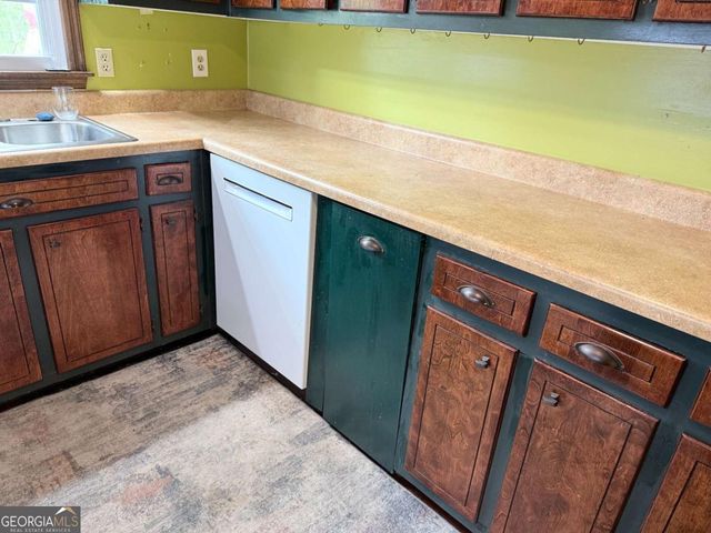 3033 Riviera Drive NW, Conyers, GA 30012