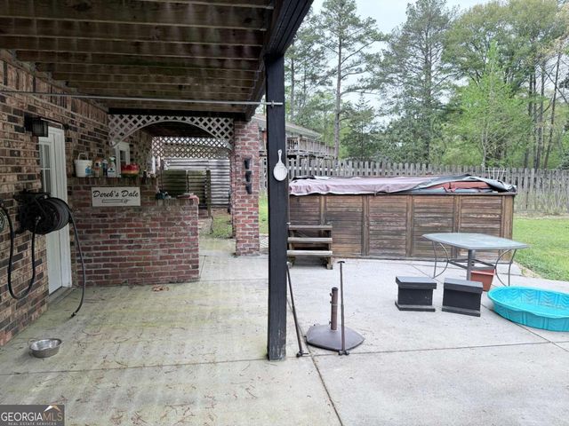 3033 Riviera Drive NW, Conyers, GA 30012