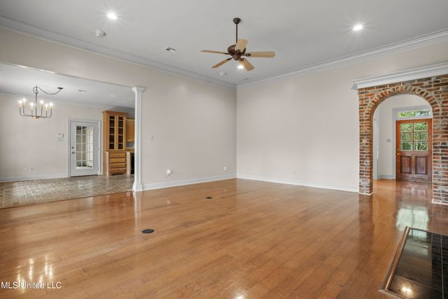 124 Surgeres Place Place, Ocean Springs, MS 39564