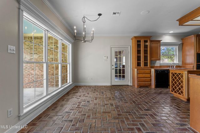 124 Surgeres Place Place, Ocean Springs, MS 39564