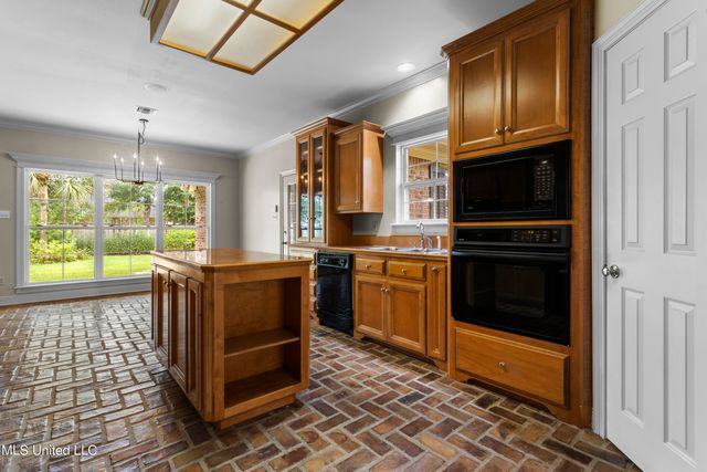 124 Surgeres Place Place, Ocean Springs, MS 39564