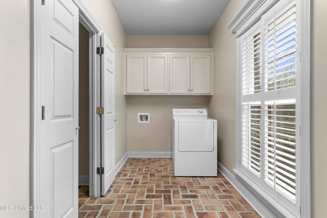 124 Surgeres Place Place, Ocean Springs, MS 39564