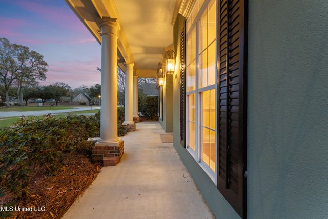 124 Surgeres Place Place, Ocean Springs, MS 39564