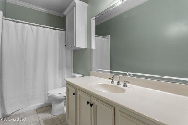 124 Surgeres Place Place, Ocean Springs, MS 39564