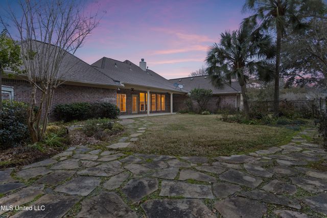 124 Surgeres Place Place, Ocean Springs, MS 39564