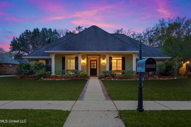 124 Surgeres Place Place, Ocean Springs, MS 39564