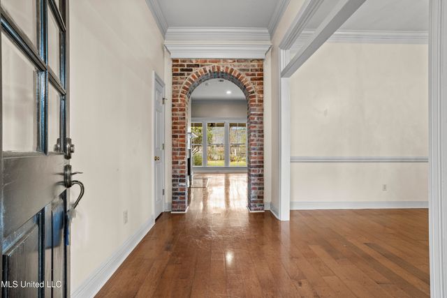 124 Surgeres Place Place, Ocean Springs, MS 39564