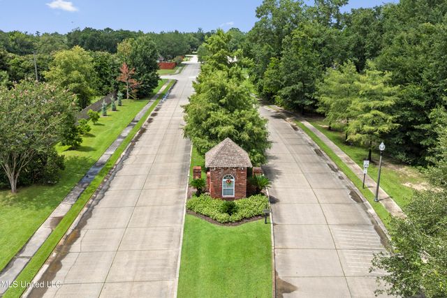 124 Surgeres Place Place, Ocean Springs, MS 39564