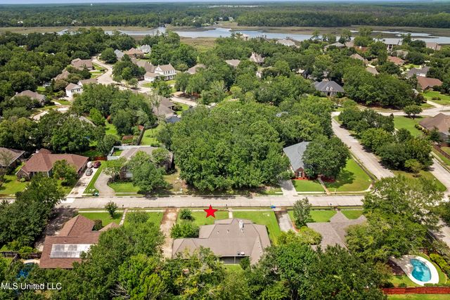 124 Surgeres Place Place, Ocean Springs, MS 39564