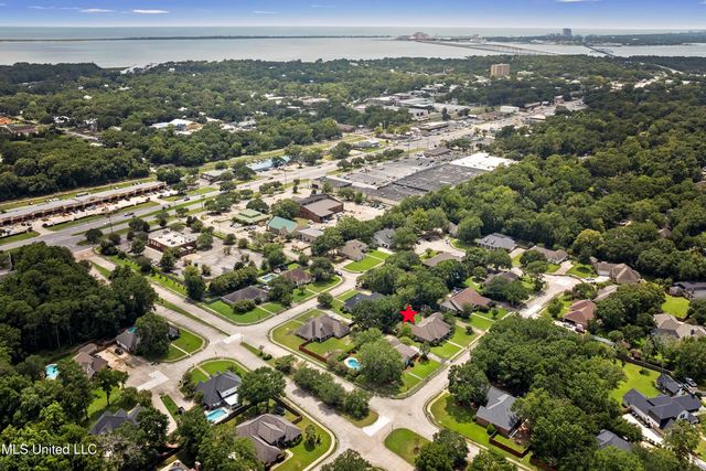 124 Surgeres Place Place, Ocean Springs, MS 39564