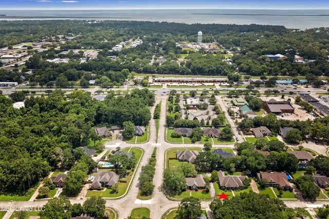 124 Surgeres Place Place, Ocean Springs, MS 39564