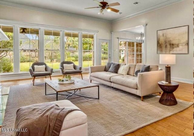 124 Surgeres Place Place, Ocean Springs, MS 39564