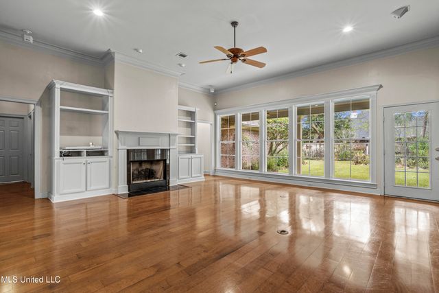 124 Surgeres Place Place, Ocean Springs, MS 39564