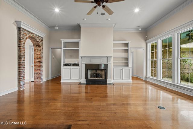 124 Surgeres Place Place, Ocean Springs, MS 39564