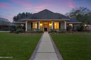 124 Surgeres Place Place, Ocean Springs, MS 39564