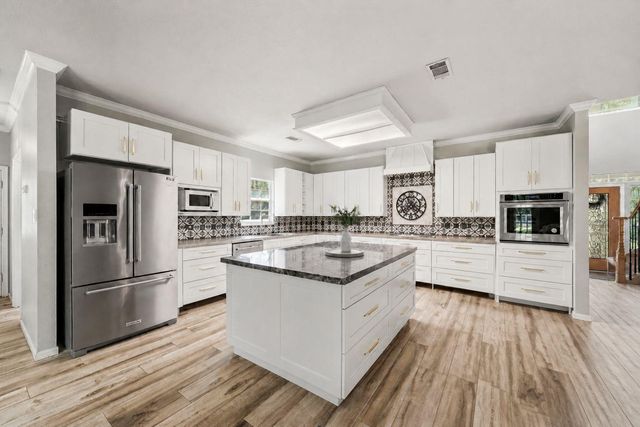 21902 Meadowsweet Drive, Magnolia, TX 77355