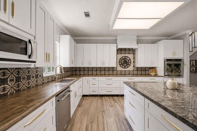 21902 Meadowsweet Drive, Magnolia, TX 77355