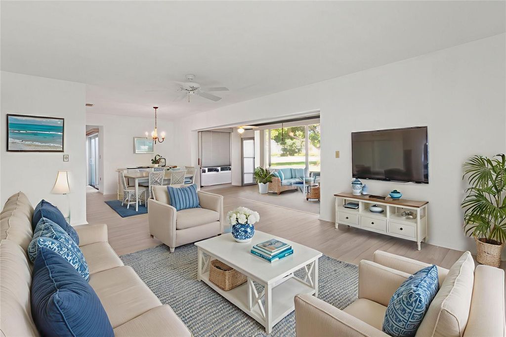 Image 15 of property listing at 6802 8TH AVENUE W, Bradenton, FL 34209