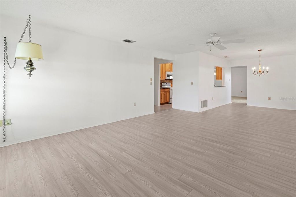 Image 16 of property listing at 6802 8TH AVENUE W, Bradenton, FL 34209