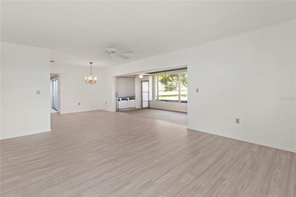 Image 18 of property listing at 6802 8TH AVENUE W, Bradenton, FL 34209