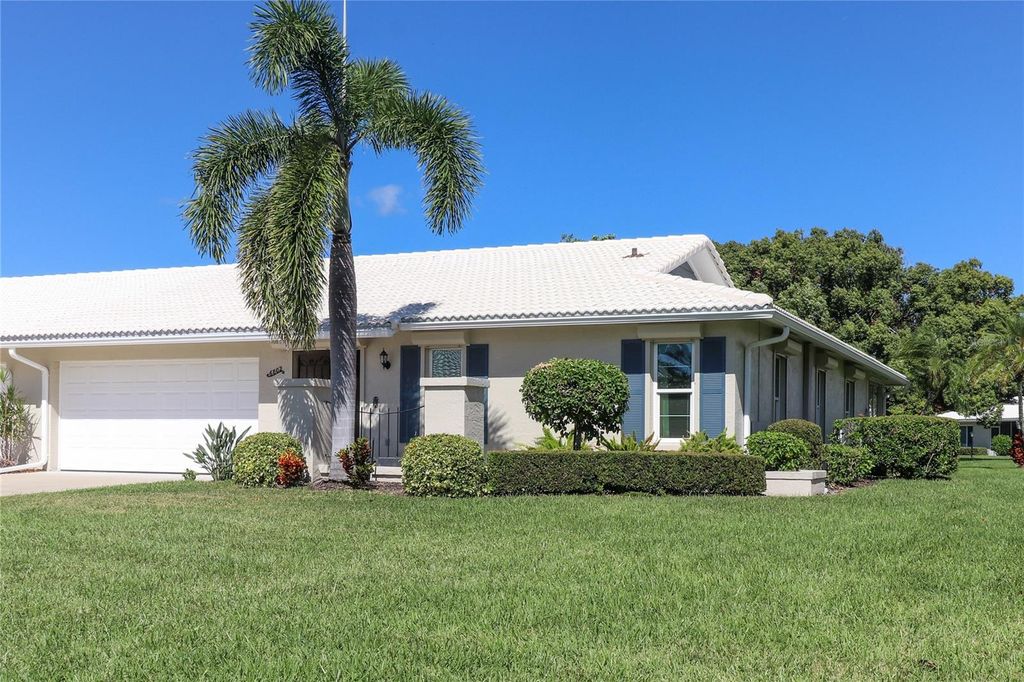 Image 3 of property listing at 6802 8TH AVENUE W, Bradenton, FL 34209