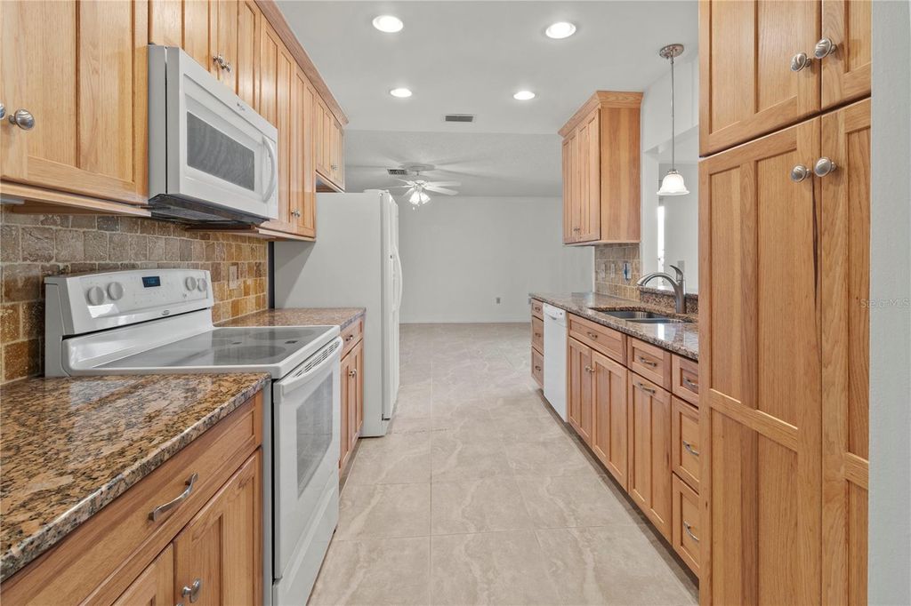 Image 29 of property listing at 6802 8TH AVENUE W, Bradenton, FL 34209