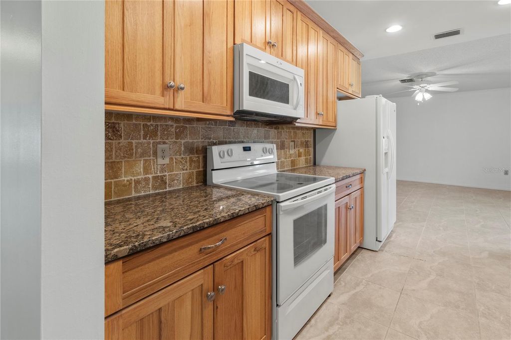 Image 30 of property listing at 6802 8TH AVENUE W, Bradenton, FL 34209