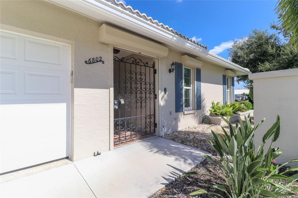 Image 4 of property listing at 6802 8TH AVENUE W, Bradenton, FL 34209