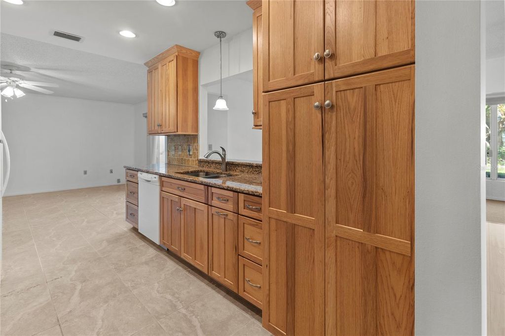 Image 31 of property listing at 6802 8TH AVENUE W, Bradenton, FL 34209