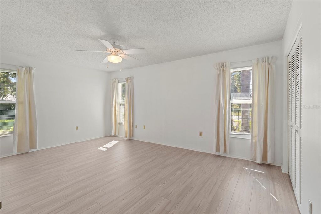 Image 33 of property listing at 6802 8TH AVENUE W, Bradenton, FL 34209