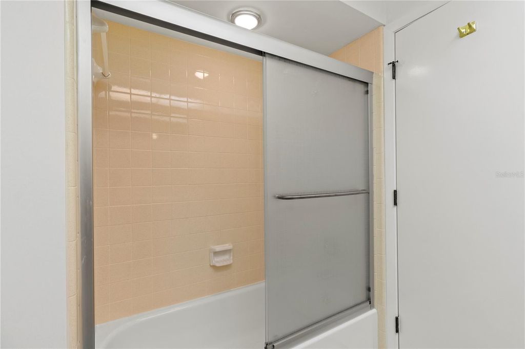 Image 40 of property listing at 6802 8TH AVENUE W, Bradenton, FL 34209