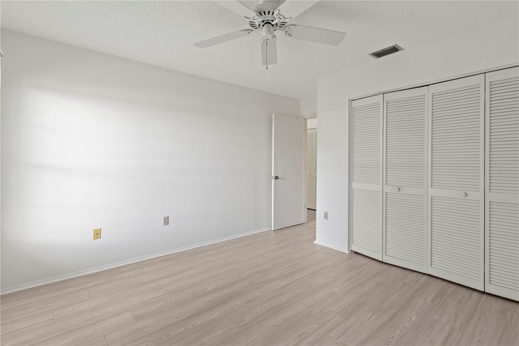 Image 42 of property listing at 6802 8TH AVENUE W, Bradenton, FL 34209