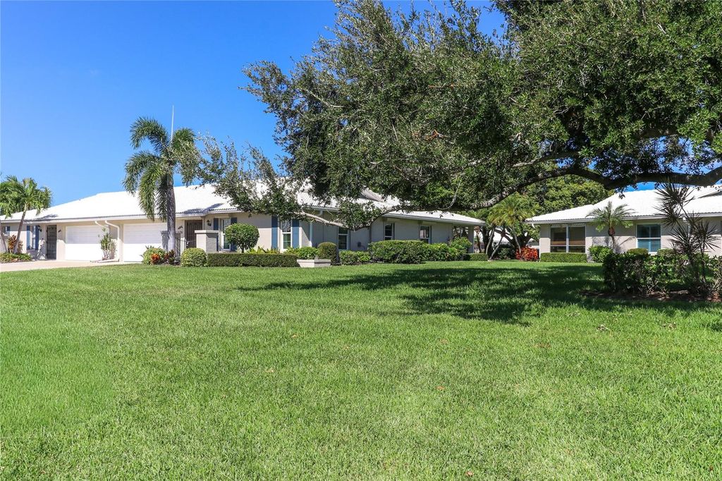 Image 6 of property listing at 6802 8TH AVENUE W, Bradenton, FL 34209