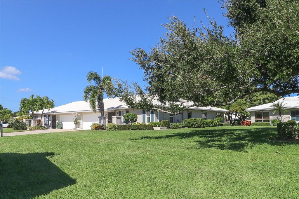 Image 8 of property listing at 6802 8TH AVENUE W, Bradenton, FL 34209