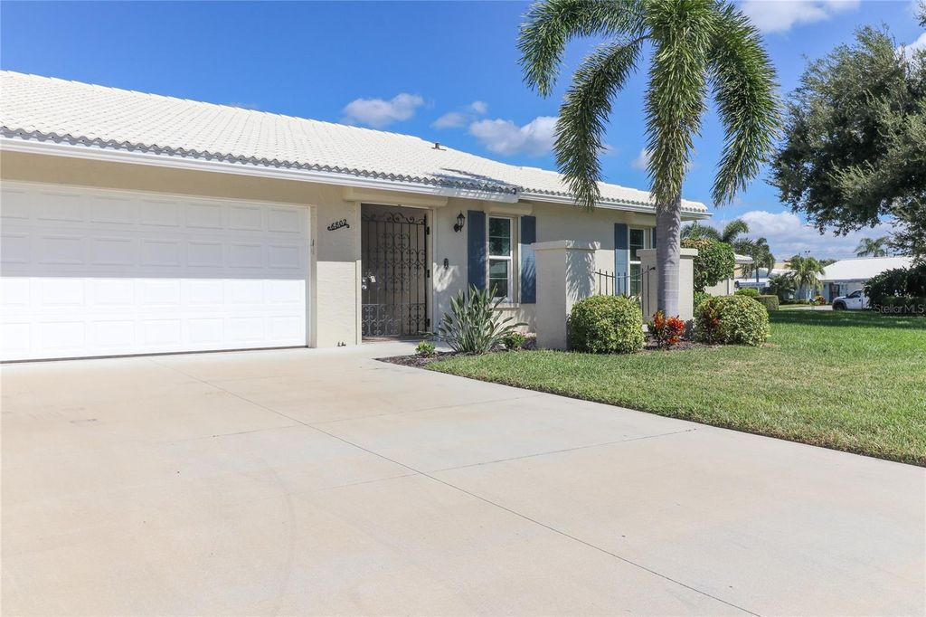 Image 10 of property listing at 6802 8TH AVENUE W, Bradenton, FL 34209