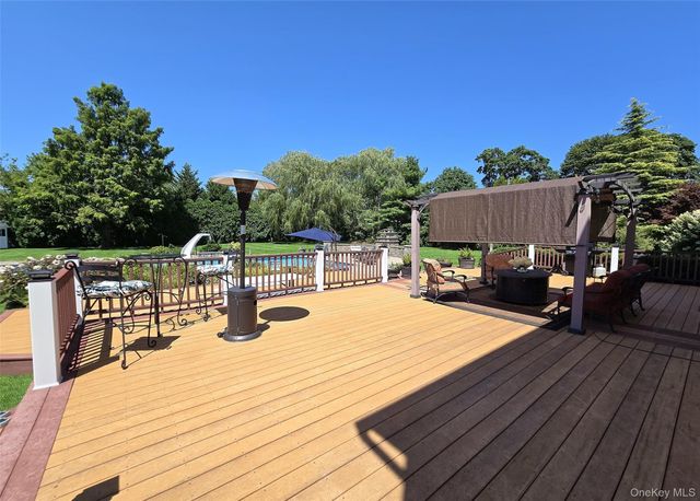 11 Simpson Gate, Manorville, NY 11949