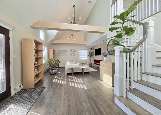 11 Simpson Gate, Manorville, NY 11949