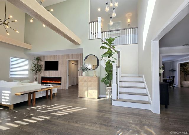 11 Simpson Gate, Manorville, NY 11949